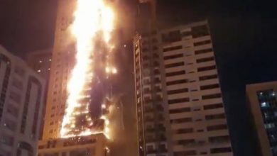 Photo of فيديو: شاهد اندلاع حريق ضخم في بناية بمنطقة “النهدة” وهي إحدى ناطحات السحاب، في إمارة الشارقة في الإمارات العربية المتحدة.